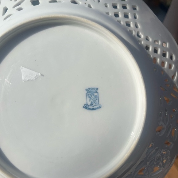 Schumann Bavaria Germany, Basket / Plate, Reticulated, Gold Trim, w/Flowers - Picture 9 of 9